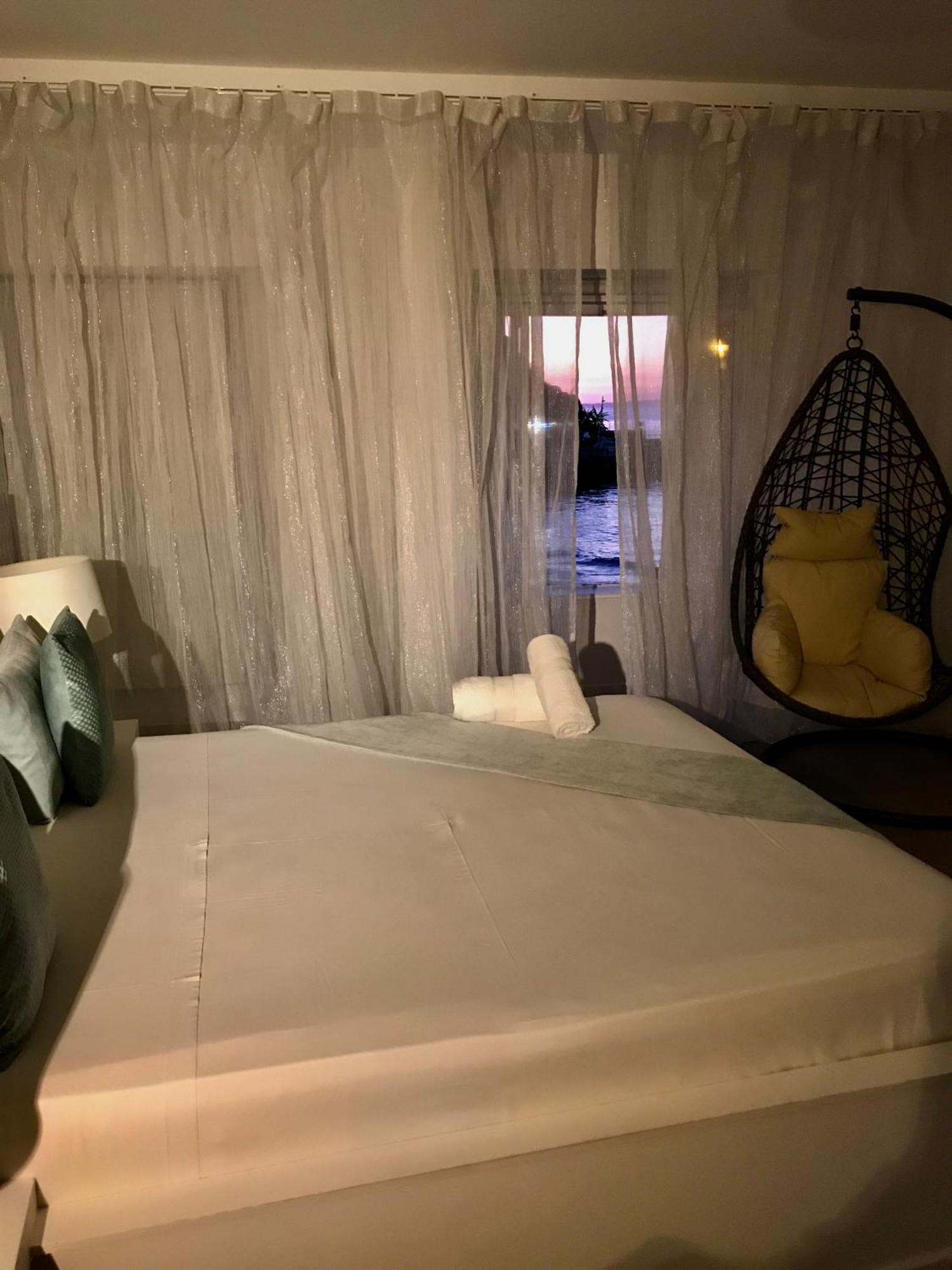 Brandao House Vandrerhjem Caparica Eksteriør bilde
