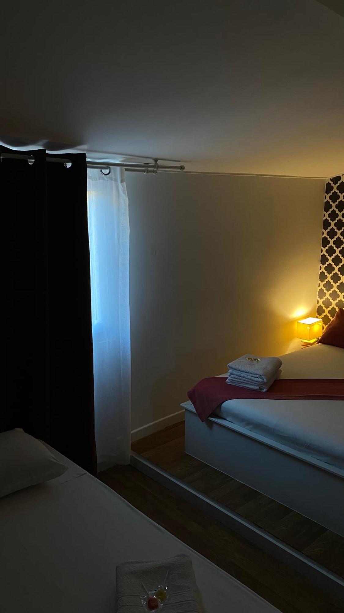 Brandao House Vandrerhjem Caparica Eksteriør bilde