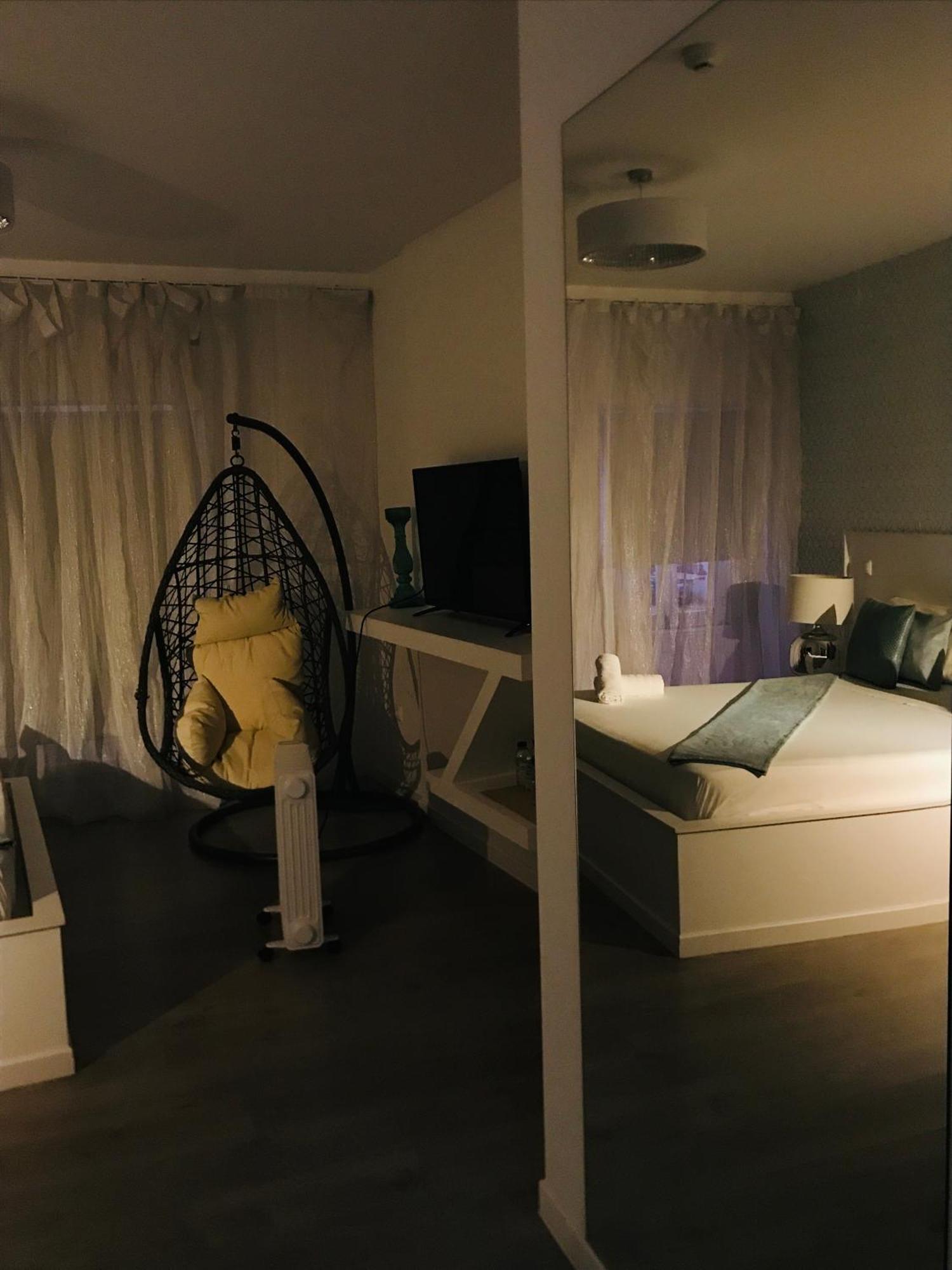 Brandao House Vandrerhjem Caparica Eksteriør bilde